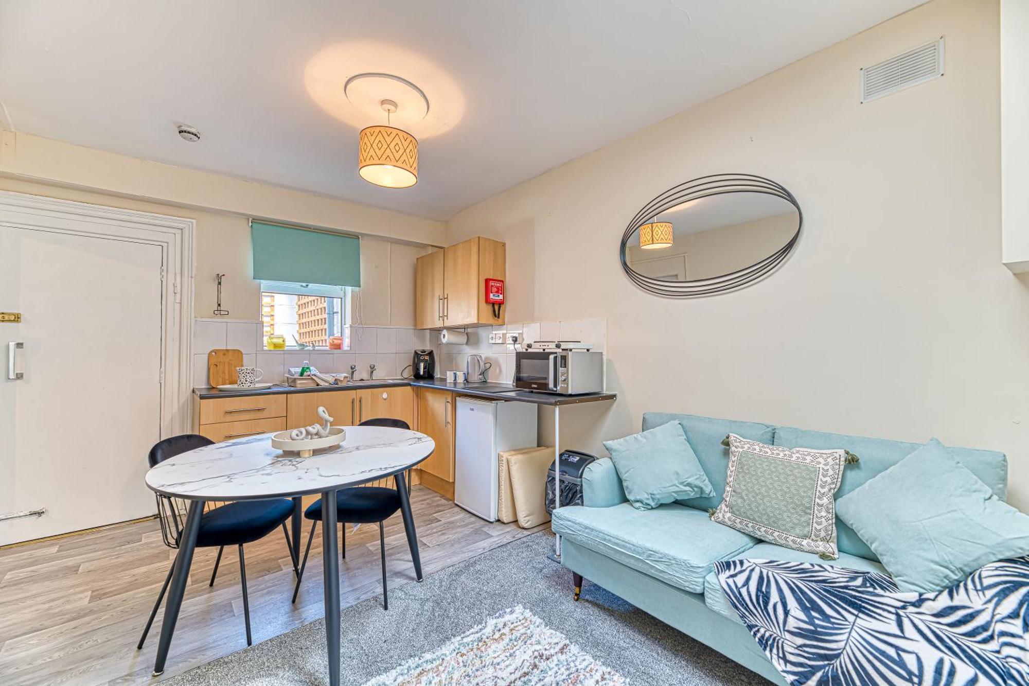 Heights By Guestz Apartment Chester